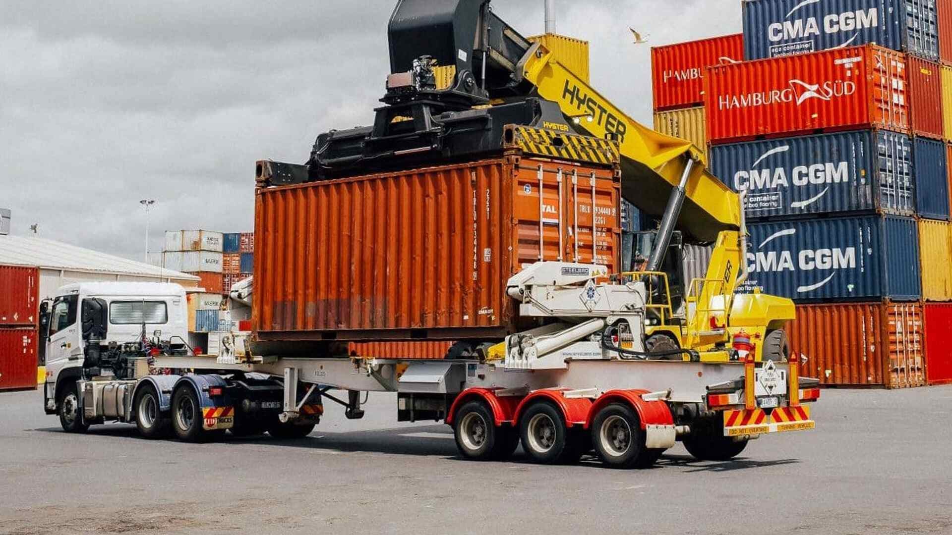 Forbedring av multimodal containertransport i havner med RFID-teknologi